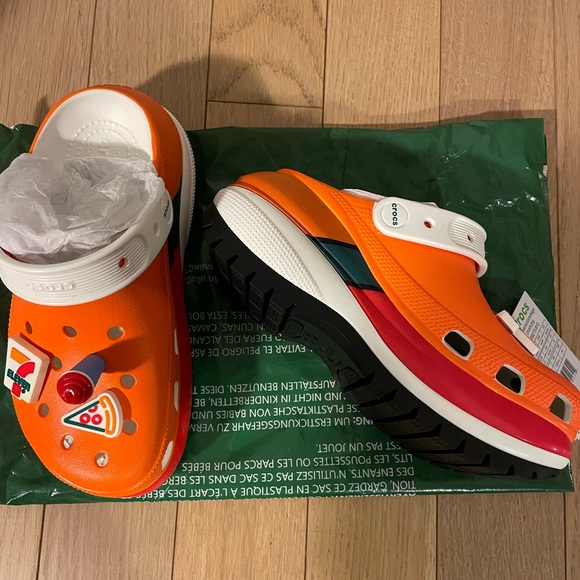 7-11 Seven Eleven Classic Orange crocs - men’s 4/women’s 6 - Picture 2 of 6